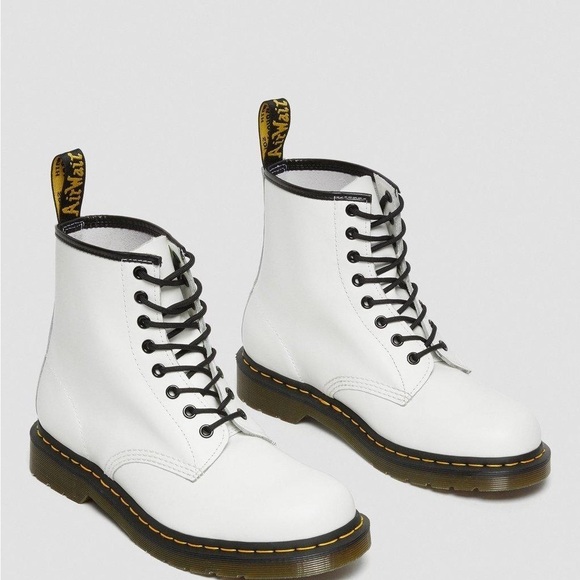 NWT DR MARTENS 1460 Smooth Leather Lace Up Boots! - Picture 2 of 16